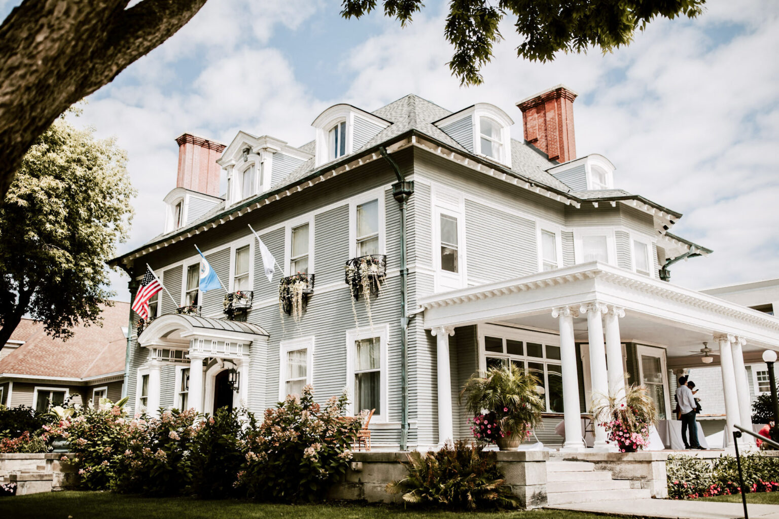 3-mansion-front